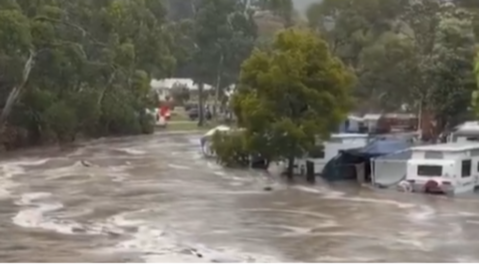 KROKODILI ''PRAKTIČNO SVUDA'', NA HILJADE LJUDI EVAKUISANO! Stravične poplave pogodile Australiju 