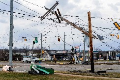 TORNADO KOSI SVE PRED SOBOM, ODNOSI ŽIVOTE Tragične vesti stižu iz Amerike