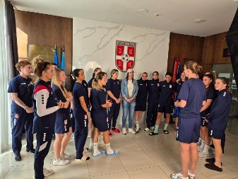 VELIKO SRCE NAŠIH FUDBALERKI Dnevnice i ušteđevina donirani za lečenje saigračice