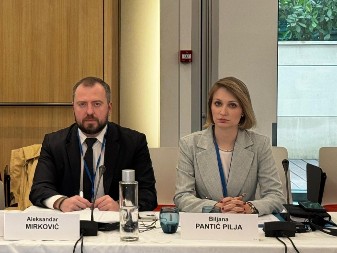 BILJANA PANTIĆ PILJA I ALEKSANDAR MIRKOVIĆ PODRŽALI REZOLUCIJU PROTIV GOVORA MRŽNJE: Vučić meta napada bez presedana!