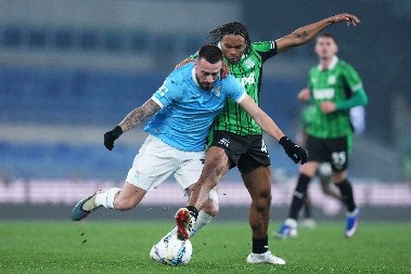 POBEDA KOJA SE NEĆE PAMTITI Lacio gledalo manje od 5.000 ljudi, Marušić srušio Sasuolo