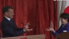 NEVERICA U SALI! Makron i Takaiči „opalili kamehame“ pred kamerama – scena kao iz animea!