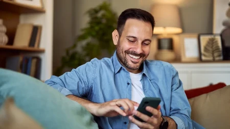 MLADIĆ SE NAŠALIO SA DEVOJKOM DA JE PREVARIO Njen odgovor je HIT