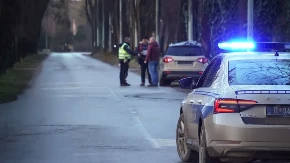 DIVLJAO U MERCEDESU 206 NA SAT Obilazio kolonu na punu liniju - stravičan snimak (VIDEO)