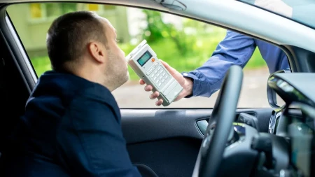 ŽESTOKA KAZNA ZA BAHATOG VOZAČA Vozio drogiran i pijan pa dobio 40 dana zatvora