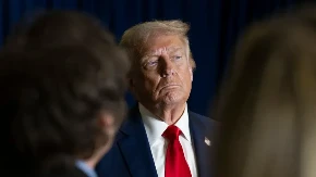 Tramp smiruje trgovce, cene nafte padaju na 102 dolara