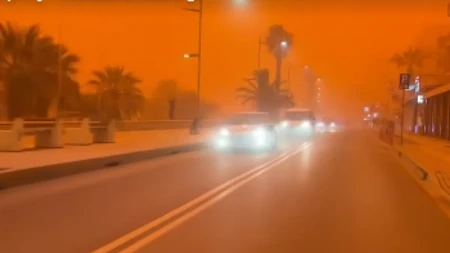 EKSTREMNO NEVREME NA OMILJENOM LETOVALIŠTU SRBA Dan se pretvorio u noć - pesak "progutao" luku