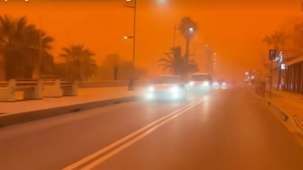 EKSTREMNO NEVREME NA OMILJENOM LETOVALIŠTU SRBA Dan se pretvorio u noć - pesak "progutao" luku