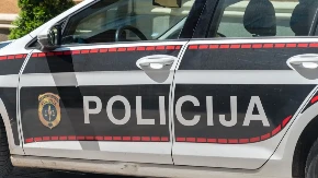 UHAPŠENA DVOJICA PIROMANA Podmetnuli požar na sedam vozila u dvorištu škole 