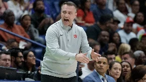 LUDILO U SVLAČIONICI Igrači sačekali Rajakovića, pa mu čestitali na velikom jubileju u NBA