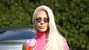 KARLEUŠA JE MISLILA DA JE UMRO Kada se pevač pojavio u Beogradu, svi su gledali u njegovu suprugu