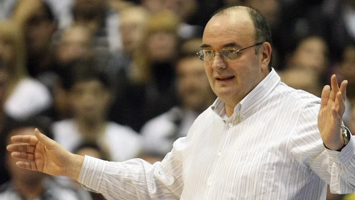 "GROBARI" NE ZABORAVLJAJU SVOG GENERALA Stotine ljudi ispred Arene odaju počast Dušku Vujoševiću