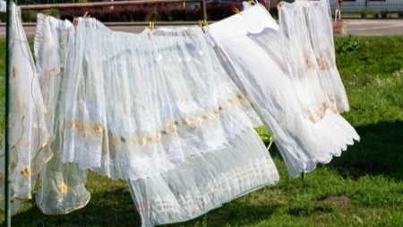 Kako da vam zavese uvek budu snežno bele: Umesto izbeljivača, stare domaćice su koristile 1 sastojak 