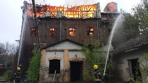 NOVE INFORMACIJE O POŽARU U OBRENOVCU Evo šta se dešava na terenu, ekskluzivne fotografije tokom akcije vatrogasaca (FOTO)