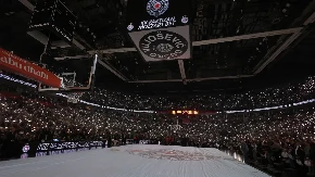FILM, SUZE I BOL Beogradska arena i Partizan se na nezapamćen način oprostili od legende kluba - Duška Vujoševića