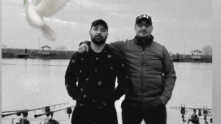 FOTOGRAFIJA, IKONE I SVEĆA Darko Lazić u domu u Brestaču napravio posebno mesto za preminulog brata Dragana, suze same idu 