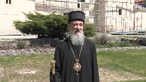 U NAŠE ŽIVOTE ULAZI RADOST: Ispod krila Belog anđela mitropolit Atanasije poslao snažnu vaskršnju poruku (FOTO)