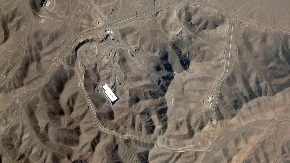 IRAN I SAD OČI U OČI Šok snimci iz satelita - šta se to gradi oko najveće nuklearke?!