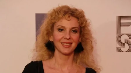 NAŠA GLUMICA OBNAVLJA MANASTIR U KOM POČIVA NJEN OTAC Zbog ovoga napustila javnost!