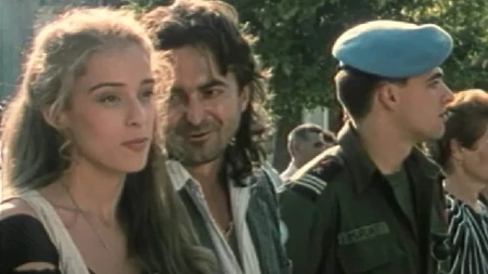 BILA JE OMILJENA GLUMICA, A ONDA SE ZAMONAŠILA I NESTALA Pričalo se da živi u bedi i da se odala porocima, a ovako sada izgleda (FOTO)