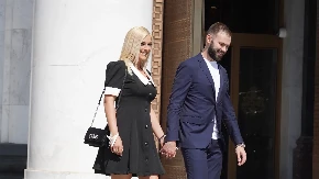 NAKON RAZVODA ŽIVI SA RODITELJIMA BIVŠEG SUPRUGA Pevačica priznala sve: "Podržavaju me"