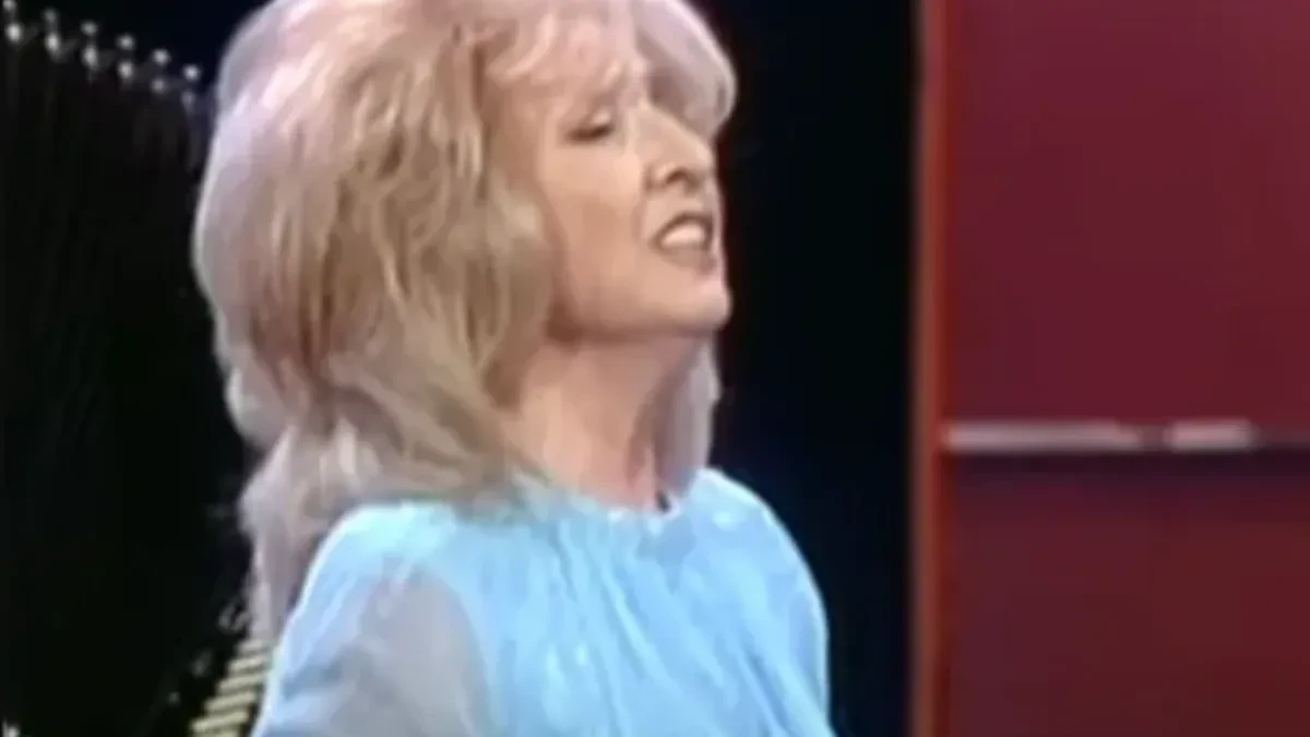 ČUVENA PEVAČICA OTPEVALA JE  "NA USKRS SAM SE RODILA", A ONDA SU JE SVI ZABORAVILI Porodičnu tragediju nikada nije prebolela