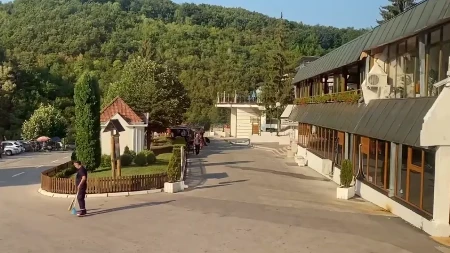 BANJA NA JUGU SRBIJE POZNATA JE PO SVOJIM LEKOVITIM IZVORIMA I PRELEPOJ PRIRODI Ovde se uživa punim plućima