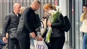 DOKTORKA JE REKLA: "POGLEDAJ U NEBO I PREKRSTI SE" Pevačici otkriven rak dojke: "U roku od nekoliko dana..."