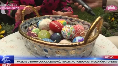 UKLJUČILA SE U PROGRAM UŽIVO, A IZA NJE - OVO U domu pevačice jedna stvar upala u kadar, svima su pale vilice kada su videli! 