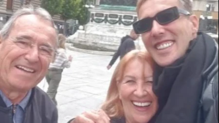 TRAGEDIJA NA PRAZNIK Pevač se ženio tri puta, a sada sahranjuje ženu koju je najviše voleo! 