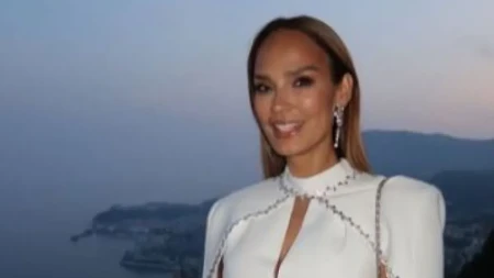 VASKRS U MONTE KARLU, NA STOLU I ZLATNI ZEČEVI Marijana Mateus pored mora na hrišćanski praznik!