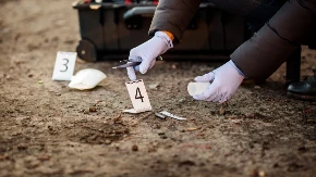 MAJKA SKOČILA SA ŠESTOG SPRATA, A U STANU NAĐENO TELO DEVOJKE (17) Jezivi detalji tragedije u Velikoj Gorici