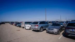 NAMERNO ZABORAVIO AUTOMOBIL NA PARKINGU Nije došao po njega 6 GODINA, sada mora da plati paprenu kaznu - džaba svi izgovori koje je smislio