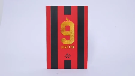 OBJAVLJEN ROMAN "DEVETKA" Priča o mentalnom zdravlju, zavisnosti i traumama u svetu fudbala