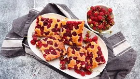 BRZI KOLAČ SA MALINAMA I JOGURTOM Odličan i za domaćice početnice