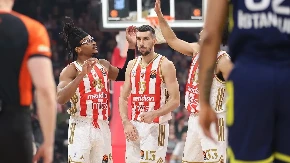 DOBRIĆ POGODIO SA CENTRA Neverovatan koš uz zvuk sirene (VIDEO)