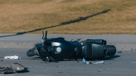 POVREĐEN MOTOCIKLISTA KOD NIŠA  Prevezen u Urgentni centar