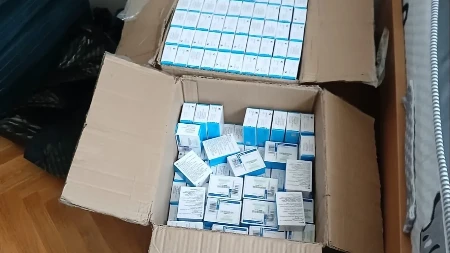 PAO SA SKORO 4.000 KUTIJA LEKOVA Policija upala u stan, otkrila ilegalnu trgovinu