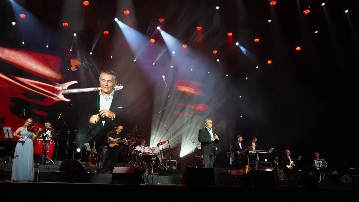 "PLAĆAO SAM ALIMENTACIJU, ALI NE ZNAM DA LI JE DETE MOJE" Pevač šokirao priznanjem: "Neće da radi DNK test"