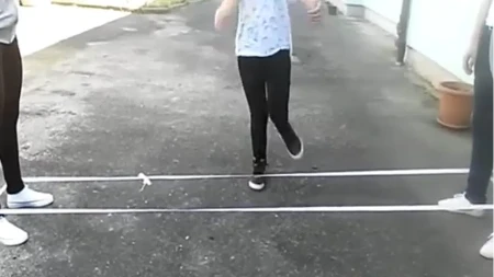 KAKO SE IGRA LASTIŠ Igra iz detinjstva koja se vraća i osvaja novu generaciju