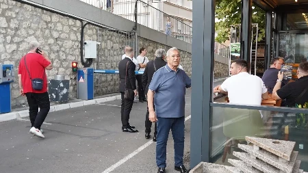 UMRLA NA USKRS, A SADA SU POZNATI MESTO I VREME SAHRANE Evo kada će supruga našeg pevača biti ispraćena na večni počinak 