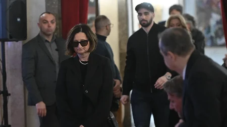 SVI SU STALI KADA SU ONI UŠLI U SALU Ovo su supruga i sin Duška Vujoševića (FOTO)