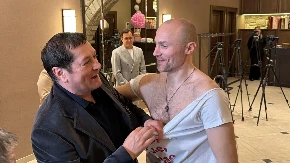 PEJOVIĆ SA VRATA CEPA SOFRONIJEVIĆA Doneli poklon od Halida Bešlića! (FOTO/VIDEO)