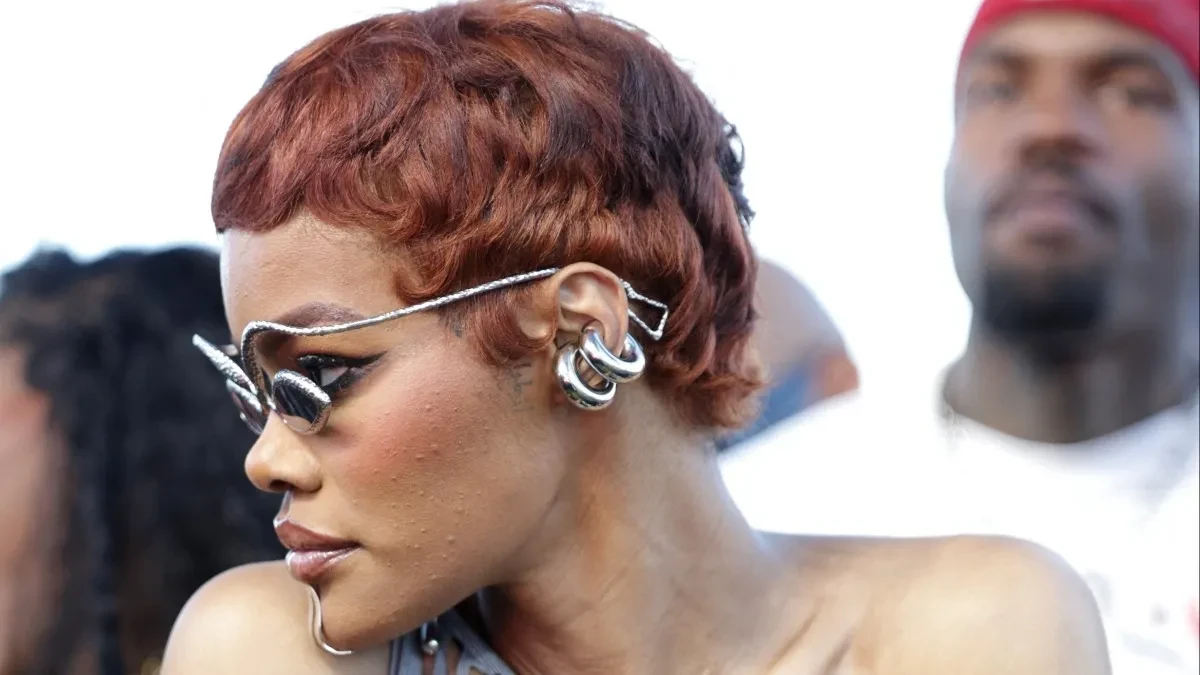 Sva u mreži, ocrtava se sve, dekolte do pupka! Glumica isklesanim telom srušila internet!