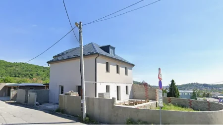 SPECIJALCI ZATEKLI TINEJDŽERA I TELO Stravične scene nakon ubistva u kući Srbina