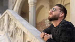 "PSIHOPATA MI JEDNOM MESEČNO LOMI, BACAM PARE NA TO" Naš glumac progovorio o agoniji kroz koju prolazi