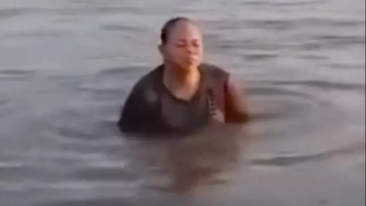 HOROR USRED KUPANJA! Dohvatila „drvo“, a onda shvatila da ima ZUBE – usledio vrisak!