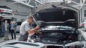 POKLON ZA ODLAZAK U PENZIJU KOJI NIJE MOGAO NI DA ZAMISLI: 45 godina radio u fabrici, pa na kraju radnog veka doživeo OVO (VIDEO)