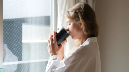 Par sastojaka i gotovo: Ovaj sok piju pred spavanje, a kažu da “pokreće” creva već ujutru