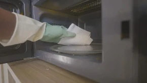 MIKROTALASNA ĆE BLISTATI KAO DA JE TEK IZAŠLA IZ PRODAVNICE Očistite je uz ova tri sastojka, BEZ hemije